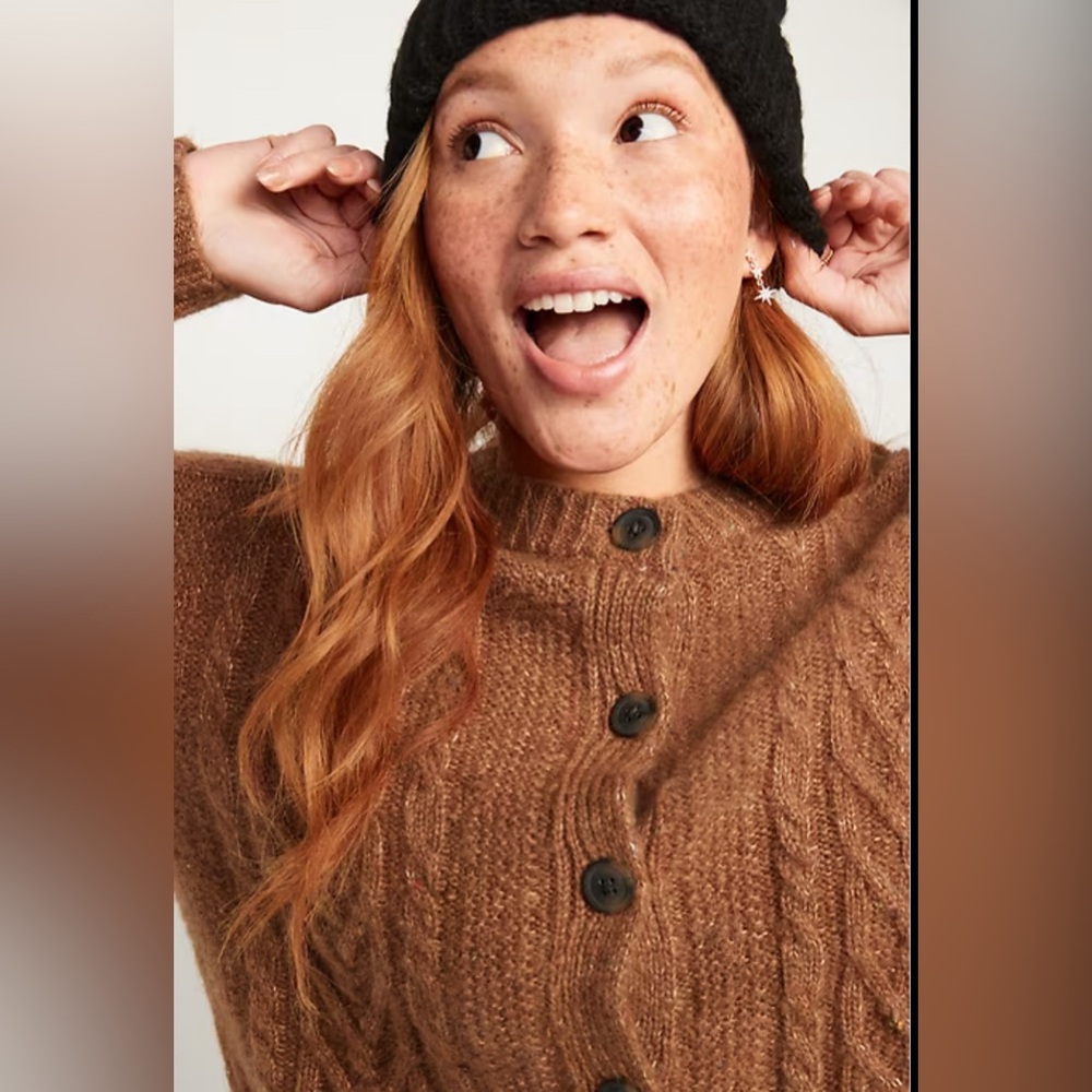 Old Navy cropped cable knit cardigan